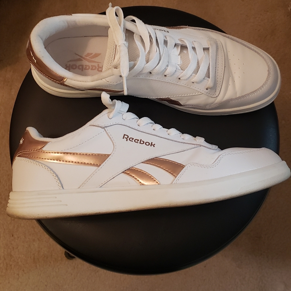 EUC white & rose gold/blush tone Reebok court W (sz 10)